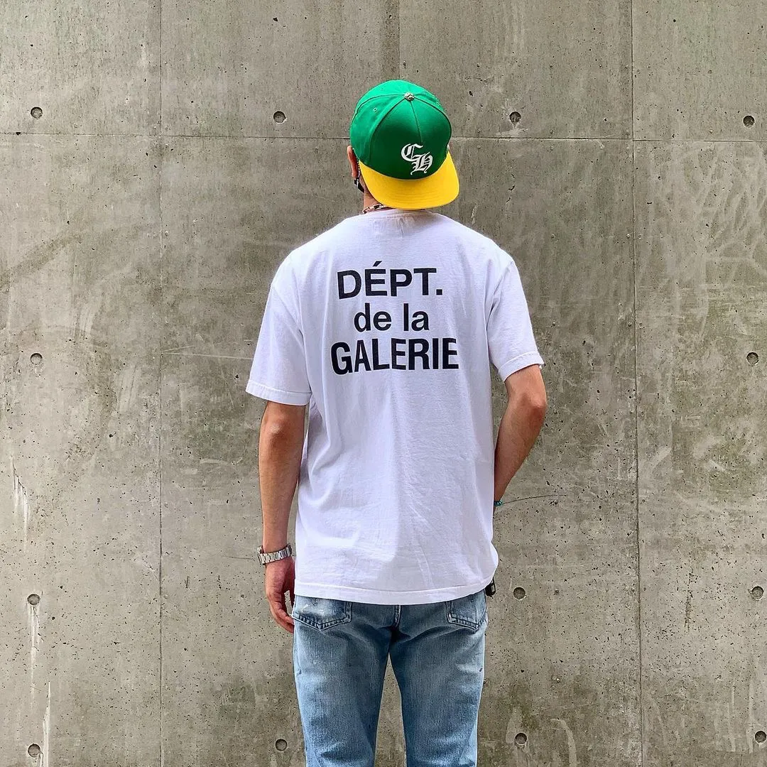 GALLERY DEPT. CLASSIC FRENCH TEE Classic French TEE White S-XL This time the return of the classic French Tee follows the newly replenished version of the official website. The printing is mottled and distressed. The main label/wash water label/code number label are also updated. The old style is newly made and the quality is increased.